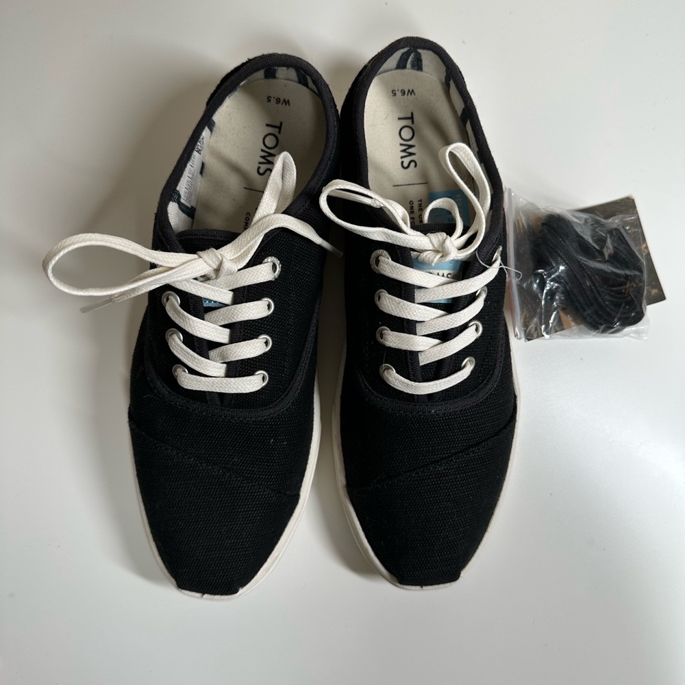Toms Cordones Cupsole "Black/White" Sneakers Size 6.5‎ NWT